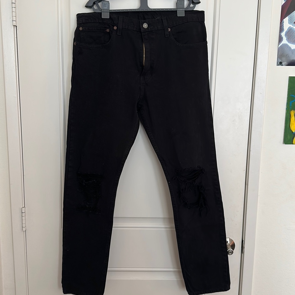 BLACK LEVIS DISTRESSED LEVIS DENIM